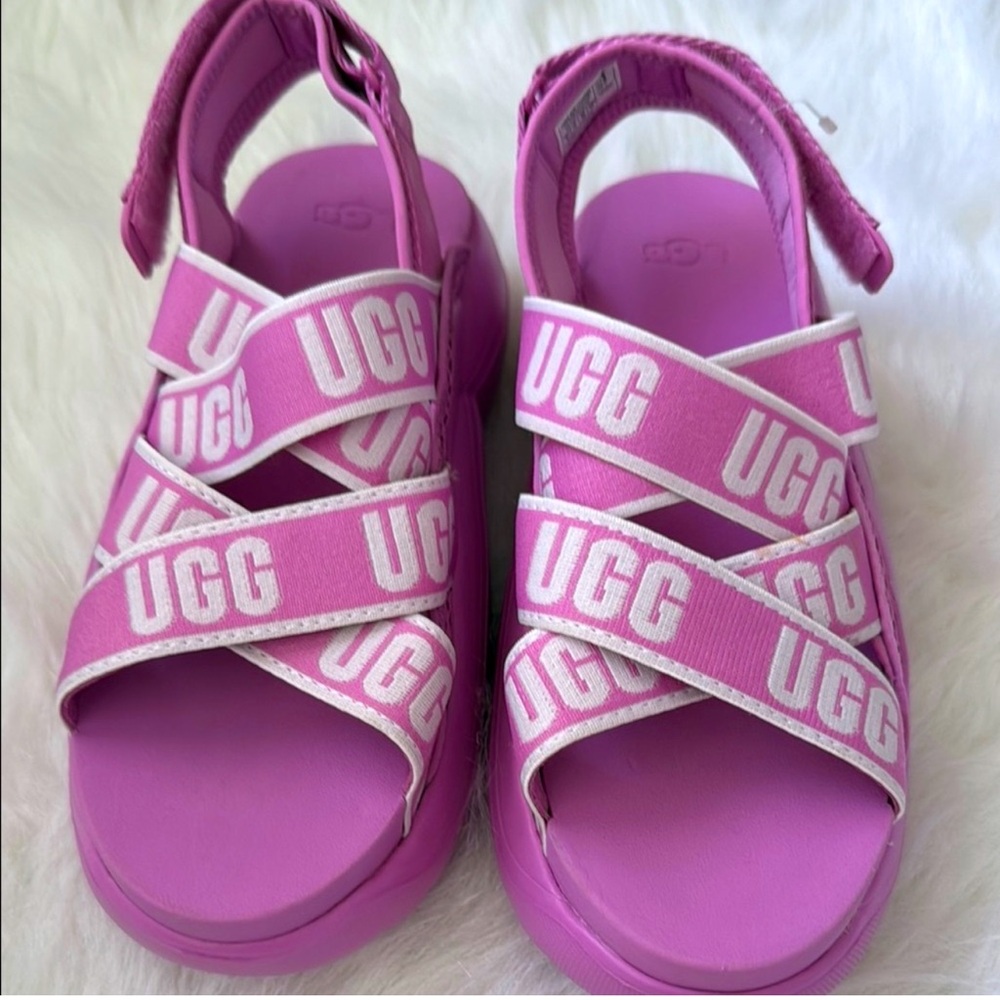 LA CLOUD SANDAL BY UGG NEW!!